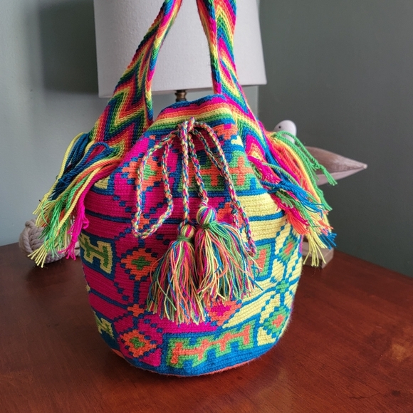 Wayuu Handmade Columbian Bucket Bag Multicolor - Picture 2 of 13
